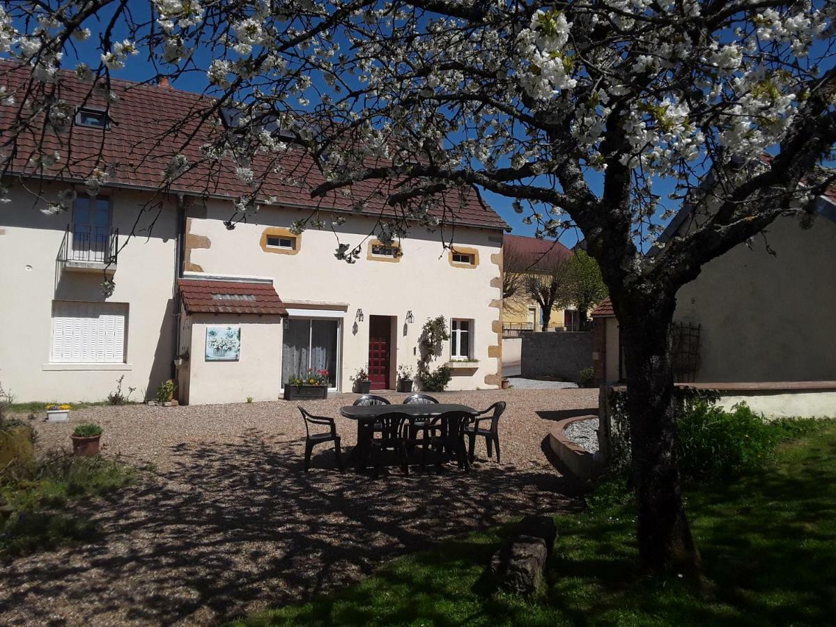 Hotel Escampette Saint-Aubin-en-Charollais Exterior foto